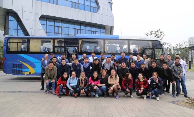 容易识得春风面 万紫千红总是春