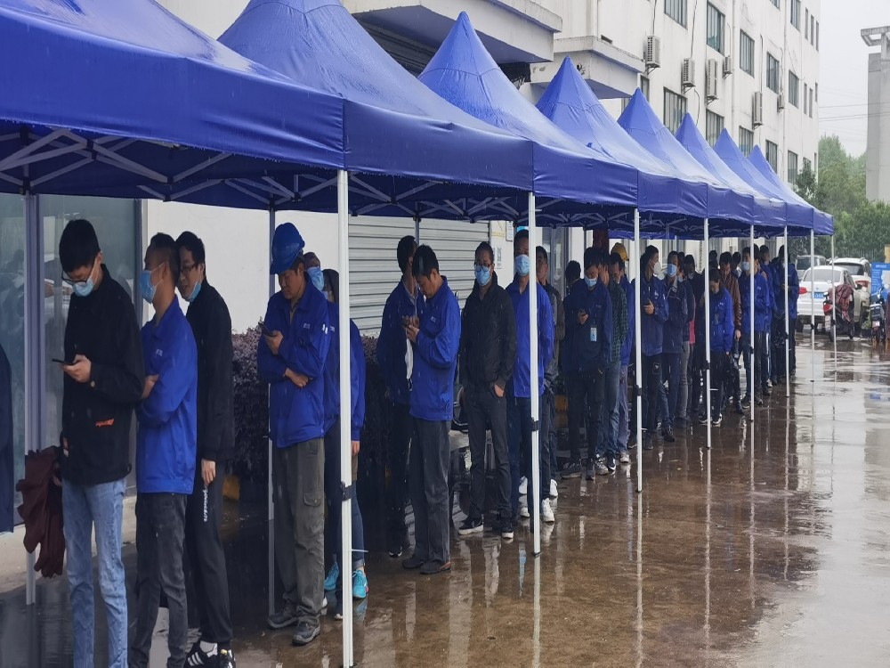 疫苗接种防疫情、新冠无情人有情