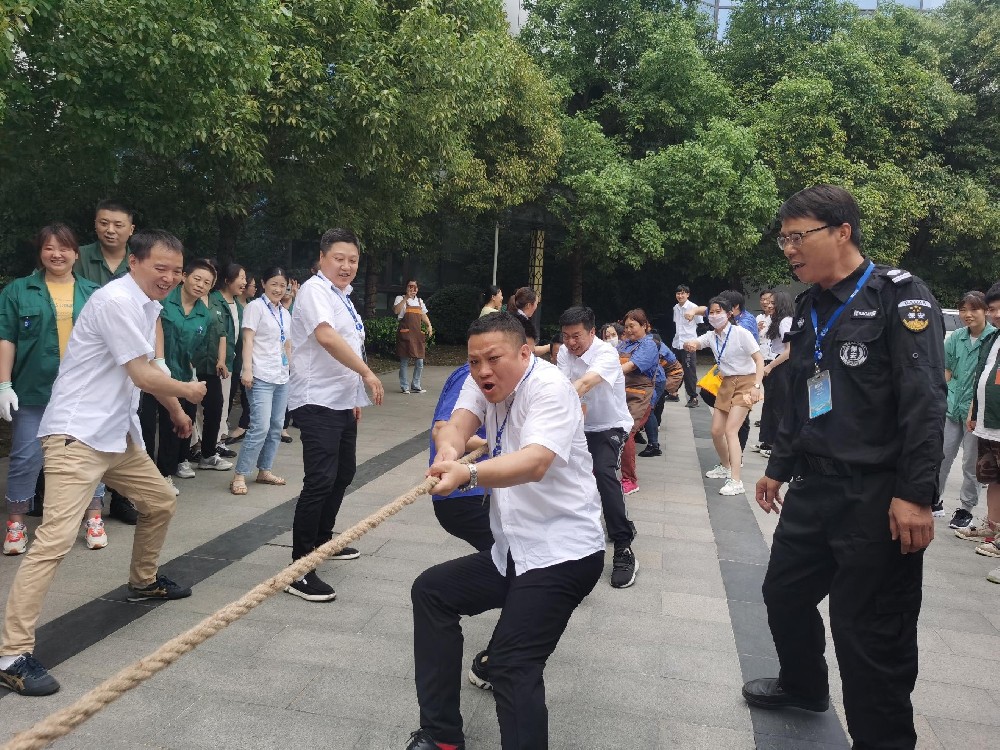 施展团队力量——拔河角逐