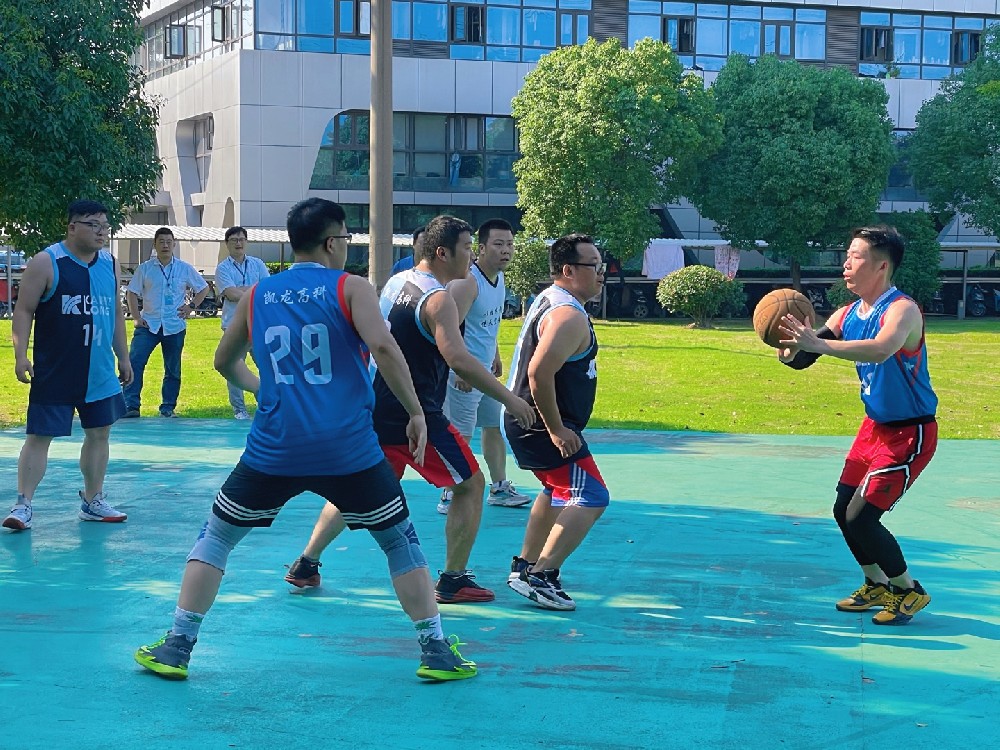 彰显团队实力，，，，，乐享运动意见意义——篮球角逐