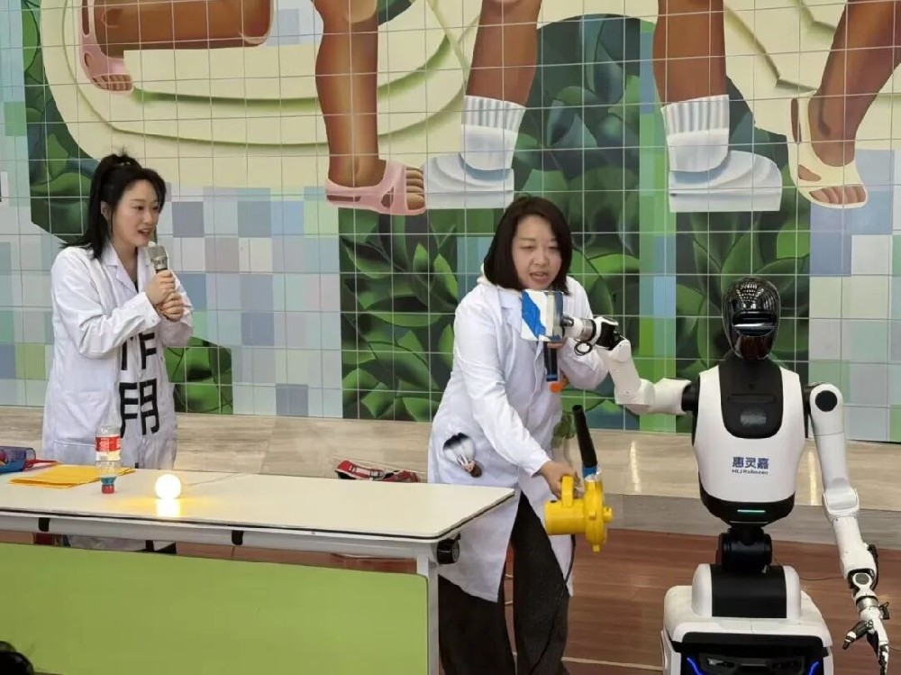 今年会官网登录入口高科团结无锡市少年宫举行“天马行空，，，，，，AI立异嘉年华”运动