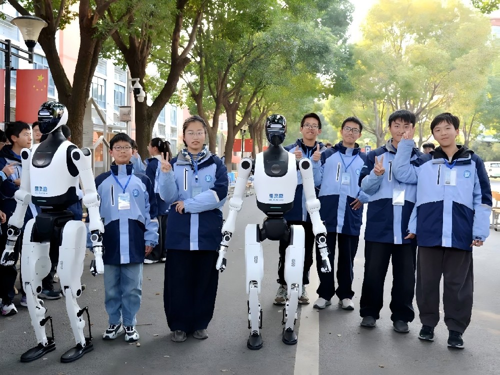 惠灵嘉机械人走进校园，，，，，，赋能生长与制造双向发力