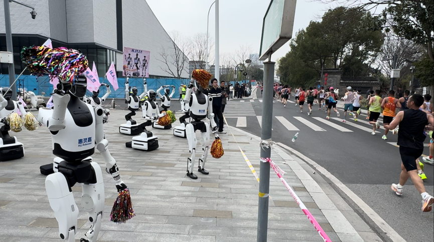 惠灵嘉机械人亮相2026无锡马拉松，，，，，，以科技助力赛事服务